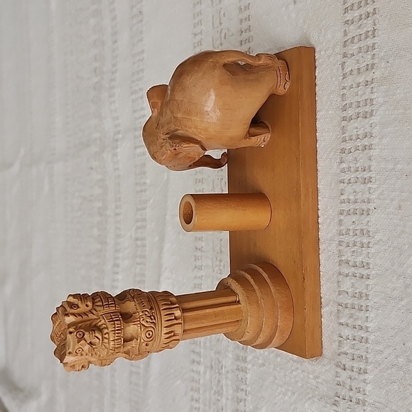 Carved wood pen holder elephant lion wood craft 4.5 inches - Picture 4 of 7